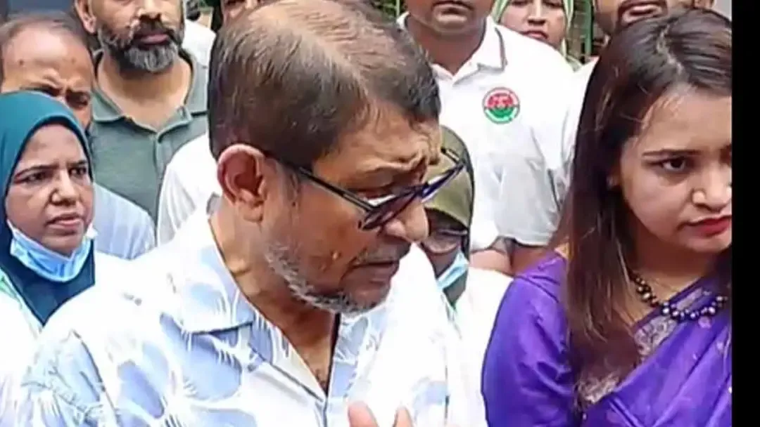 সরকারি হাসপাতালের সামনে ক্লিনিকের অনুমোদন নয়