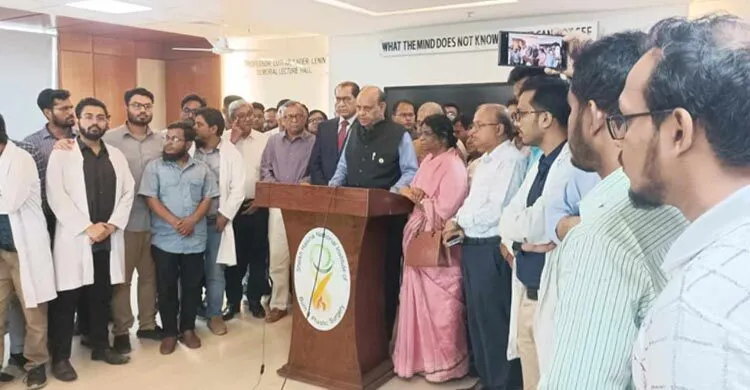 স্বাস্থ্যমন্ত্রীর আশ্বাসে এক মাস আন্দোলন বন্ধ ইন্টার্ন চিকিৎসকদের