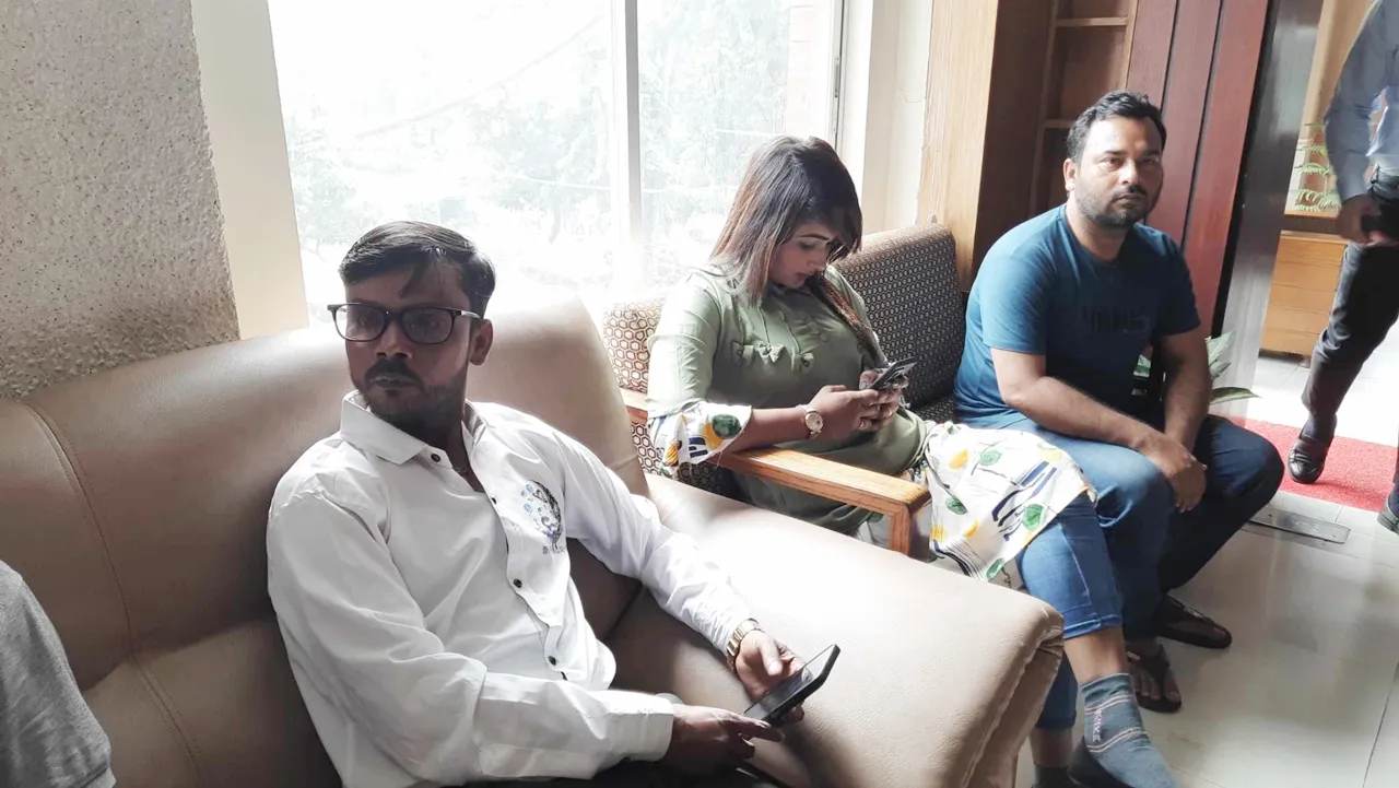 বইমেলায় দুয়োধ্বনি-উত্ত্যক্তের অভিযোগ নিয়ে ডিবি কার্যালয়ে হিরো আলম