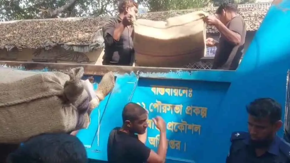 নির্বাচনি সামগ্রী বিতরণ শুরু গাজীপুরে