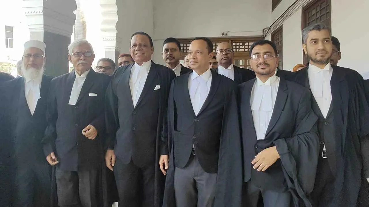 বিএনপির ৭ আইনজীবীর আদালত অবমাননার শুনানি পেছাল