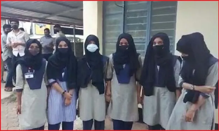ভারতে হিজাব পড়ে ক্লাসে আসায় নিষেধাজ্ঞা