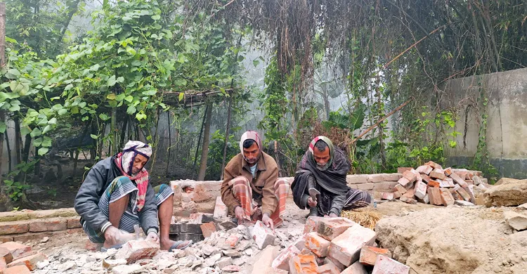 আবারো শৈত্যপ্রবাহে দিনাজপুর, তাপমাত্রা ৮.৩