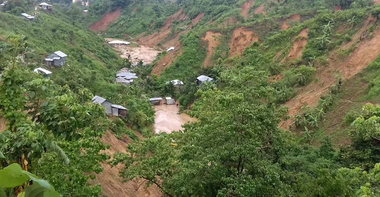 পাহাড়ে ভূমিধসের শঙ্কা