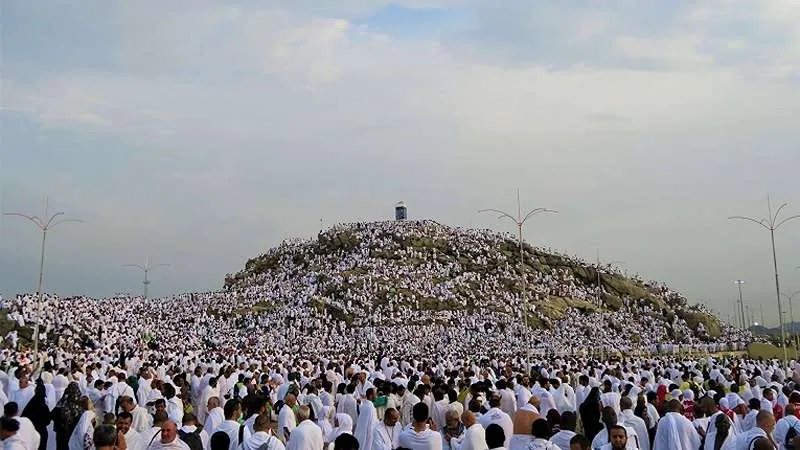 লাখো হাজিতে মুখর আরাফাত ময়দান