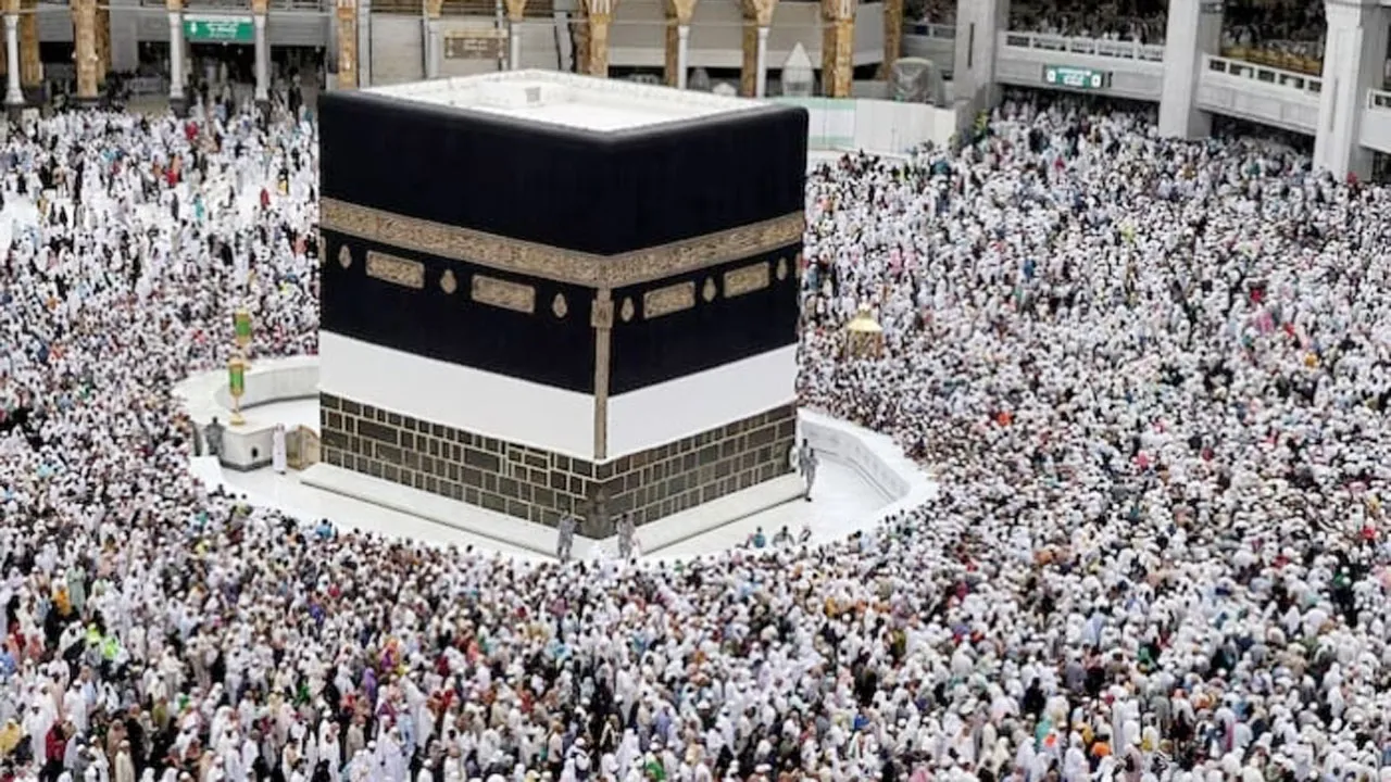 হজের মাসগুলোতে ওমরাহ করার বিধান?