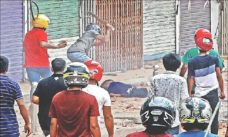 শুধু হেলমেট পড়ার কারণে প্রকৃত অস্ত্রধারীরা পার পেয়ে যাবে ?