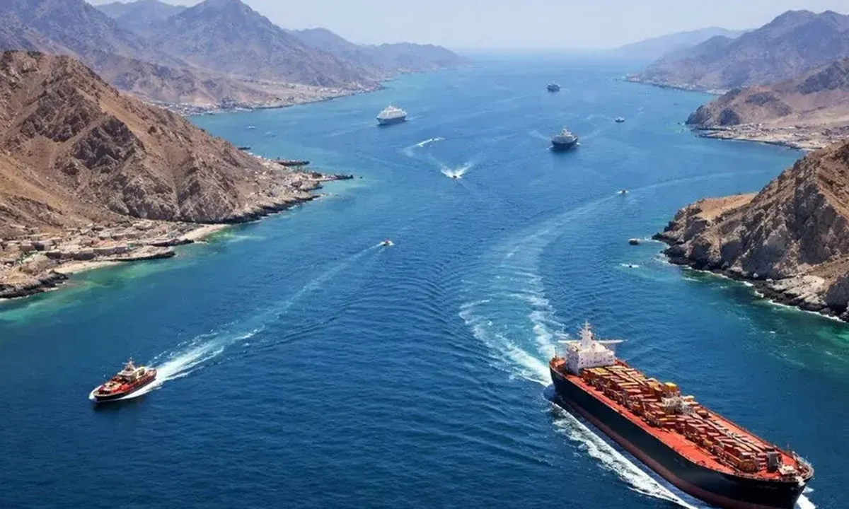 হরমুজ প্রণালিতে টোল আদায়ের অনুমতি পেল ইরান ও ওমান