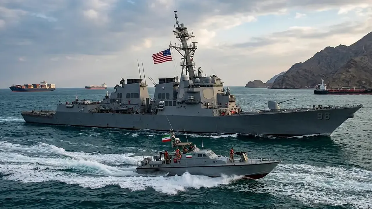 হরমুজে ‘পুলিশি ভূমিকা’ নিলে মার্কিন জাহাজ ডুবানোর হুঁশিয়ারি ইরানের