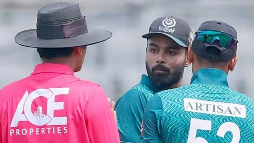 ‘অশোভন’ মন্তব্যের জেরে ৪ ম্যাচ নিষিদ্ধ হৃদয়