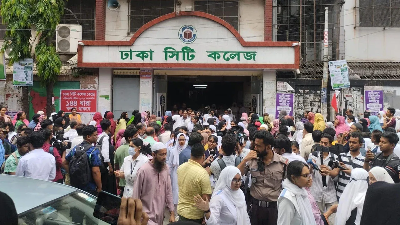পরীক্ষা শেষে লংমার্চ ঘিরে সায়েন্সল্যাবে কড়া পুলিশি অবস্থান