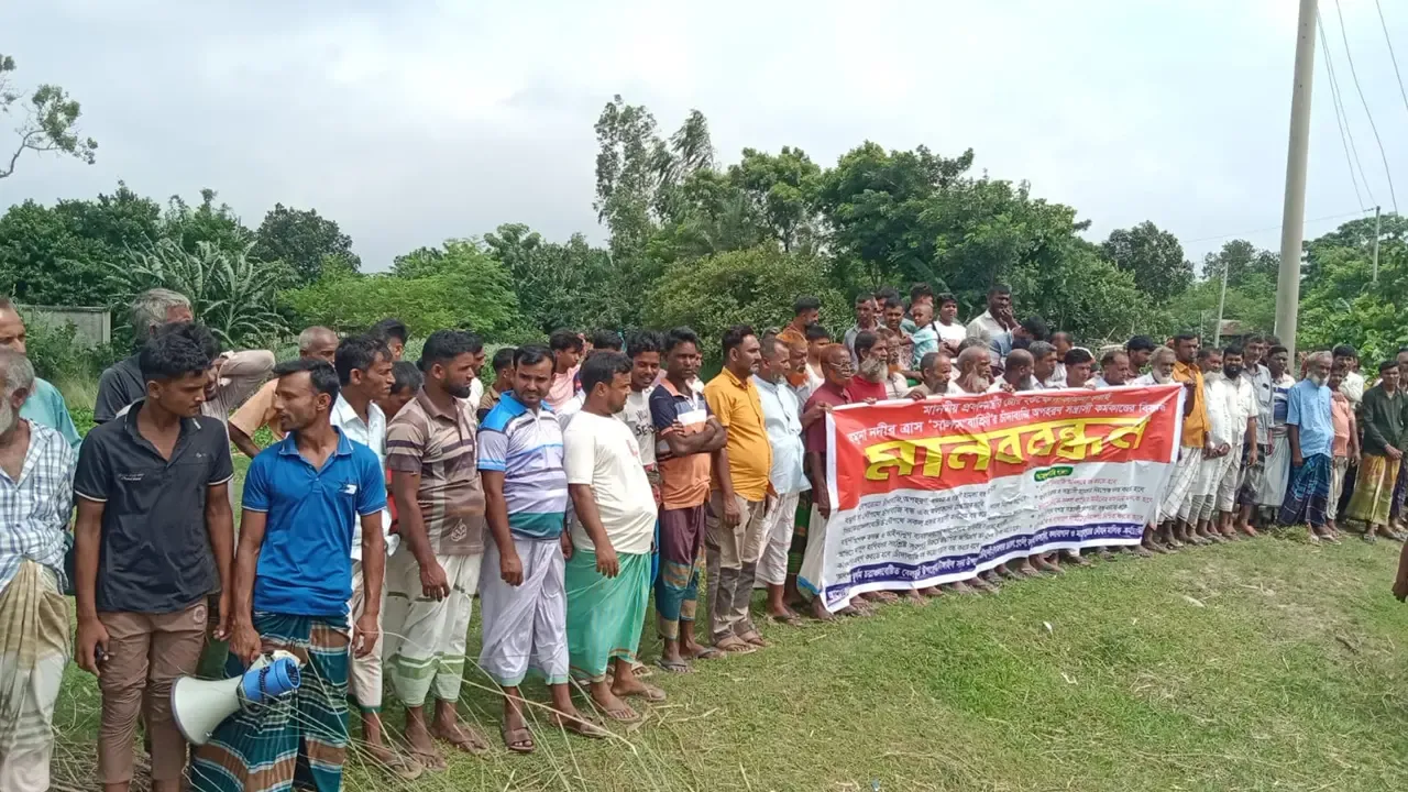 সশস্ত্র জলদস্যুতা-চাঁদাবাজি বন্ধের দাবিতে ২৭ গ্রাম উত্তাল