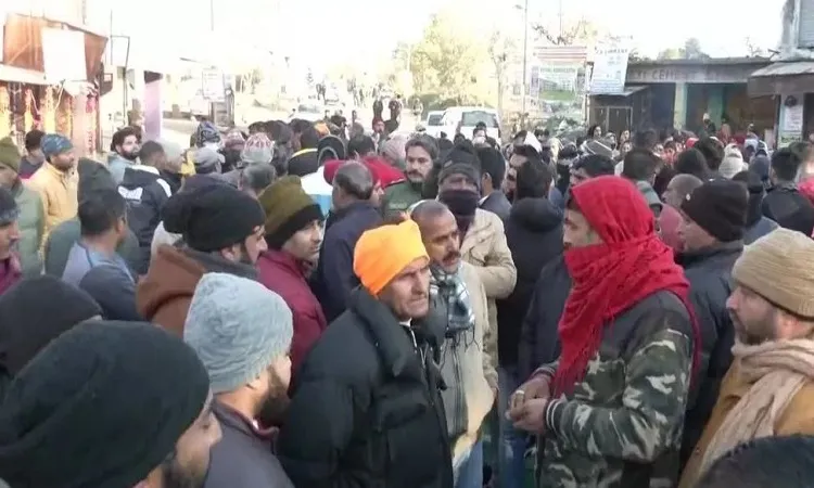 ভারত নিয়ন্ত্রিত কাশ্মিরে হামলায় নিহত ৫