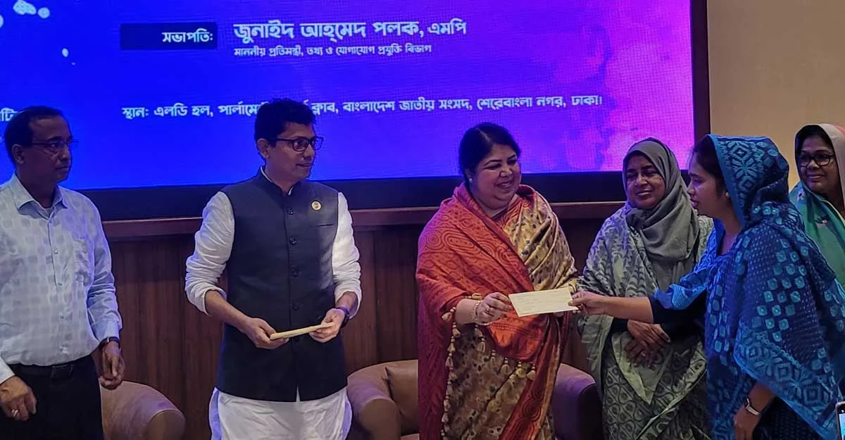 অনুদান পেলেন ৪১ ‘স্মার্ট নারী উদ্যোক্তা’