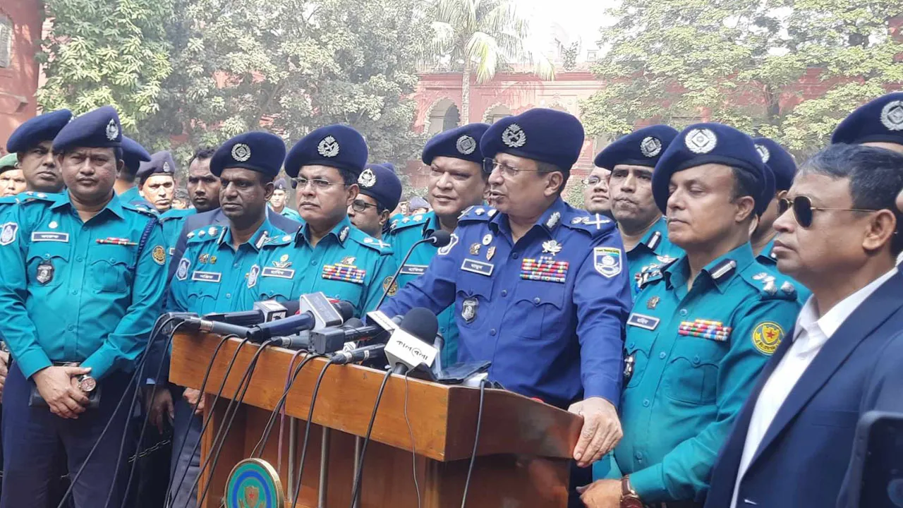 ভোট কেন্দ্রে উৎসবমুখর পরিবেশ বিরাজ করছে : আইজিপি