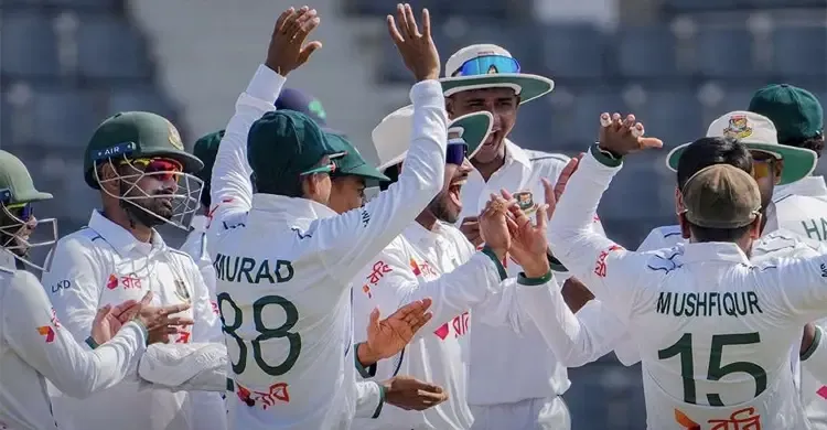 সকাল সকালই আইরিশদের তিনশর নিচে গুটিয়ে দিল বাংলাদেশ