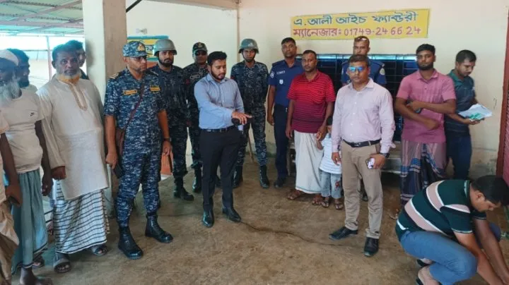 ইলিশ রক্ষায় ৭ ট্রলার আটক-২৬ বরফকল সিলগালা