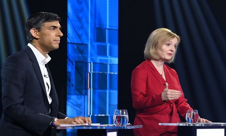 Sunak warns Truss an election risk
