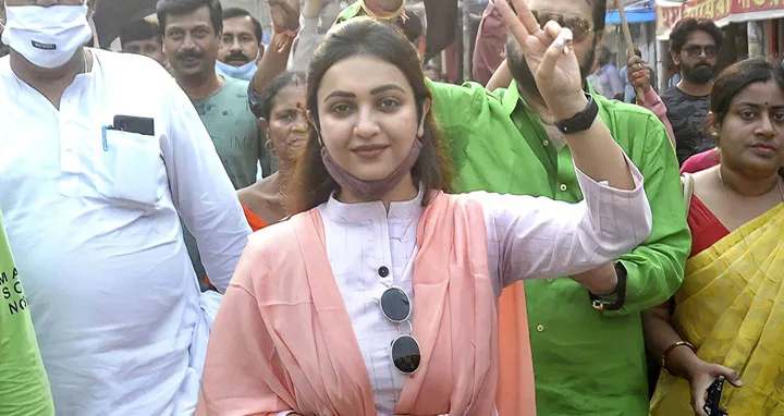 তৃণমূলে যোগ দিলেন কৌশানী মুখোপাধ্যায়