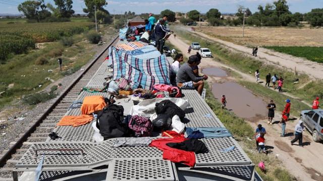 Stopped train left hundreds of migrants stranded in Mexican desert