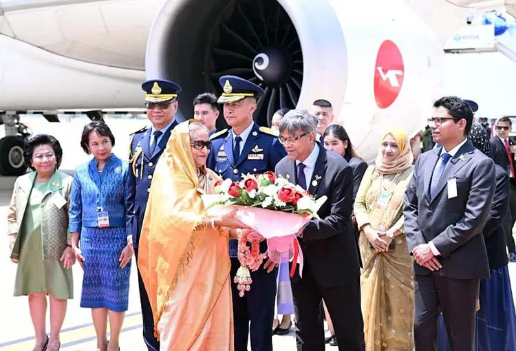 প্রধানমন্ত্রী ব্যাংকক পৌঁছেছেন