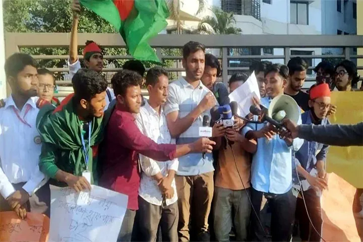 সারাদেশে হাফ পাসের দাবিতে নতুন কর্মসূচি শিক্ষার্থীদের