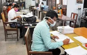 ঈদের আগে শেষ কর্মদিবস আজ