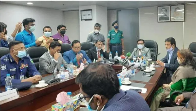 বাসে হাফ ভাড়া : সিদ্ধান্ত ছাড়াই মালিকপক্ষের সাথে বৈঠক শেষ