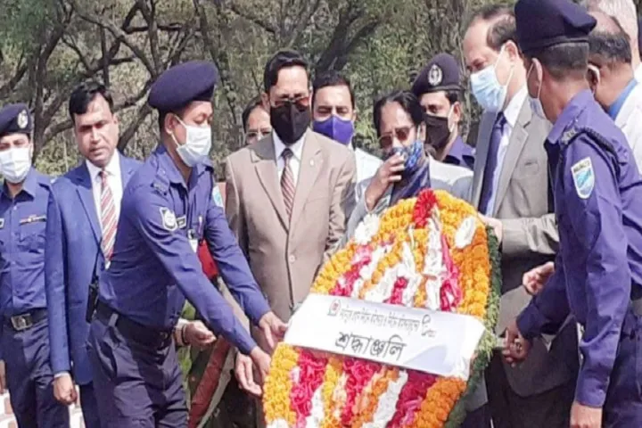 স্মৃতিসৌধে শ্রদ্ধা জানালেন সিইসি
