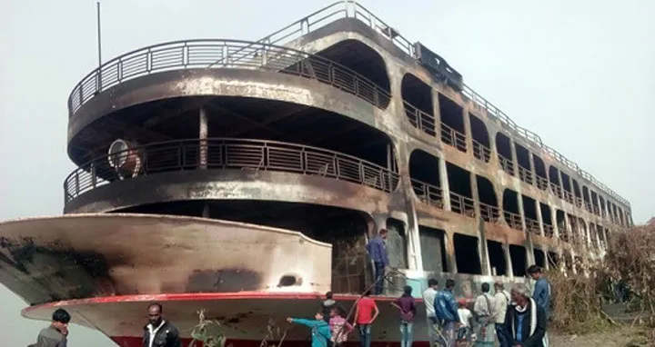 লঞ্চে অগ্নিকাণ্ড : ৩ মালিককে আদালতে হাজিরের নির্দেশ