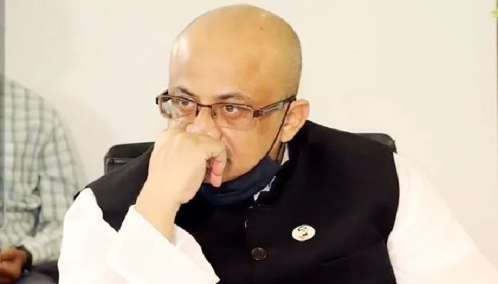 ‘ডা. মুরাদের মাথায় খুলে পড়ল ফ্যান’