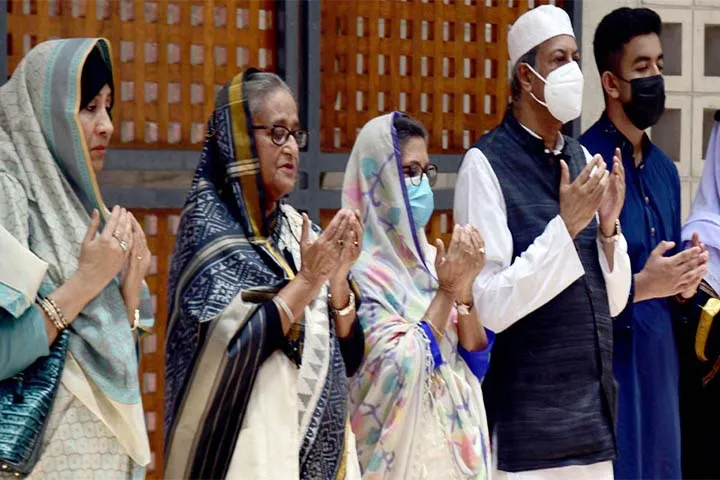 বঙ্গবন্ধুর সমাধিতে প্রধানমন্ত্রীর শ্রদ্ধা