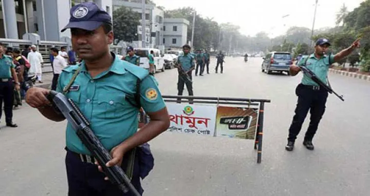 ফাঁকা ঢাকা, মোড়ে মোড়ে সতর্ক অবস্থানে পুলিশ