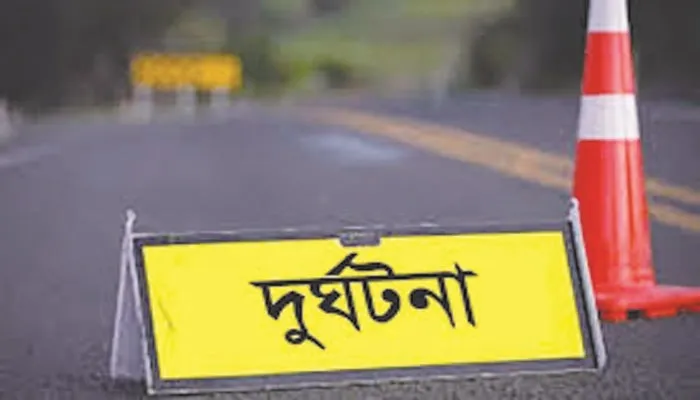 বাস-ট্রাক মুখোমুখি সংঘর্ষে নিহত ৩