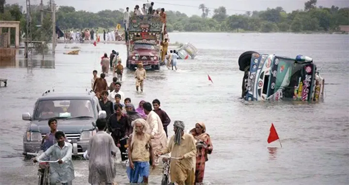 পাকিস্তানে ভয়াবহ বন্যায় নিহত বেড়ে ৯৩৭