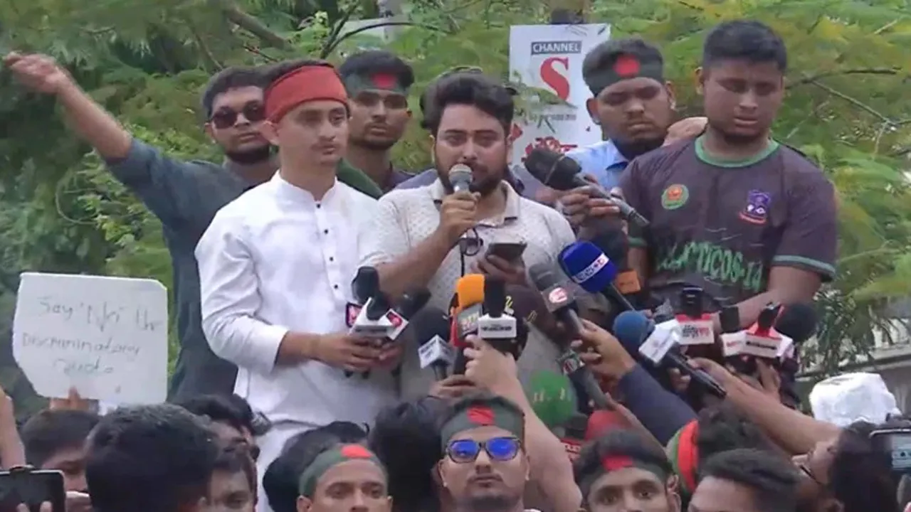 রাজু ভাস্কর্যে ছাত্রসমাবেশ থেকে কর্মসূচি ঘোষণা
