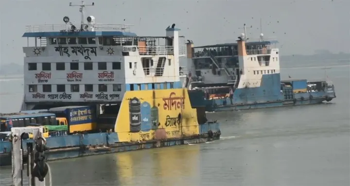 সাড়ে ৫ ঘণ্টা পর দৌলতদিয়া-পাটুরিয়া ফেরি চলাচল স্বাভাবিক