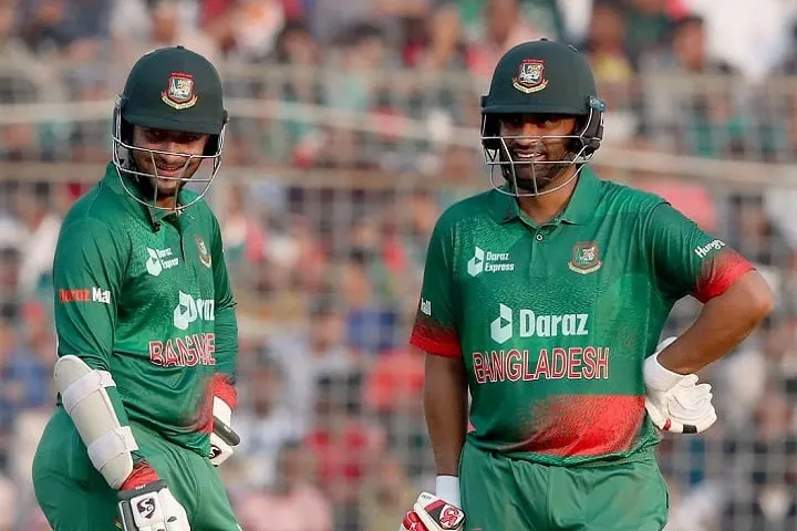 তামিম-সাকিবের ব্যাটে চাপ সামলে লড়ছে বাংলাদেশ