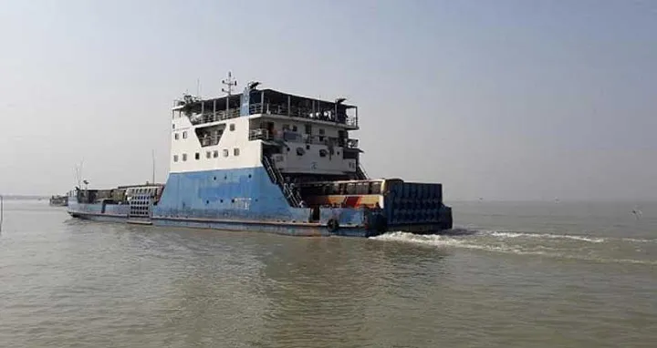 দৌলতদিয়া-পাটুরিয়া নৌরুটে ফেরি চলাচল শুরু