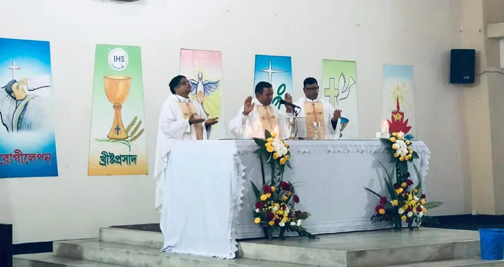 প্রার্থনা পর্ব দিয়ে বড়দিন উদযাপন শুরু