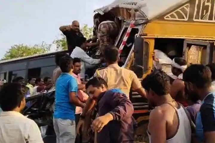ভারতে বাস-ট্রাক সংঘর্ষে নিহত ৭