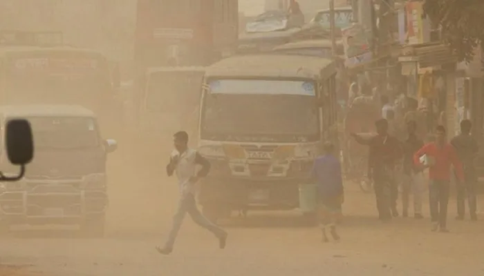 বায়ুদূষণে আজও শীর্ষে ঢাকা