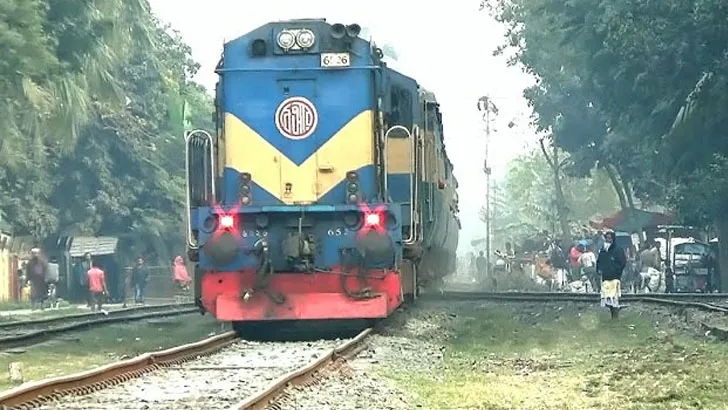 বিনা টিকিটে ট্রেন ভ্রমণ, ৮ বছর পর ভাড়া পরিশোধ