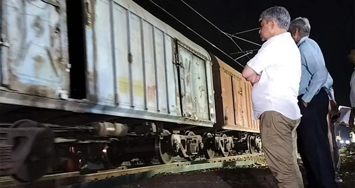 ৫১ ঘণ্টা পর সেই লাইনে ট্রেন চলাচল শুরু