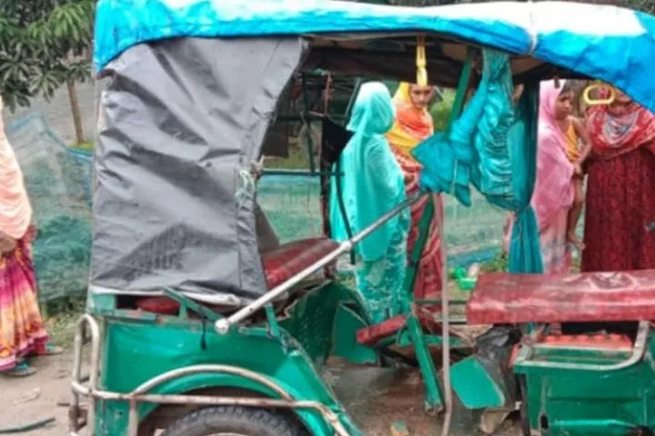 ট্রাকের ধাক্কায় যাত্রী নিহত, হাসপাতালে ৪