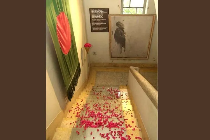 প্রধানমন্ত্রী শেখ হাসিনার লেখা ‘বেদনায় ভরা দিন’