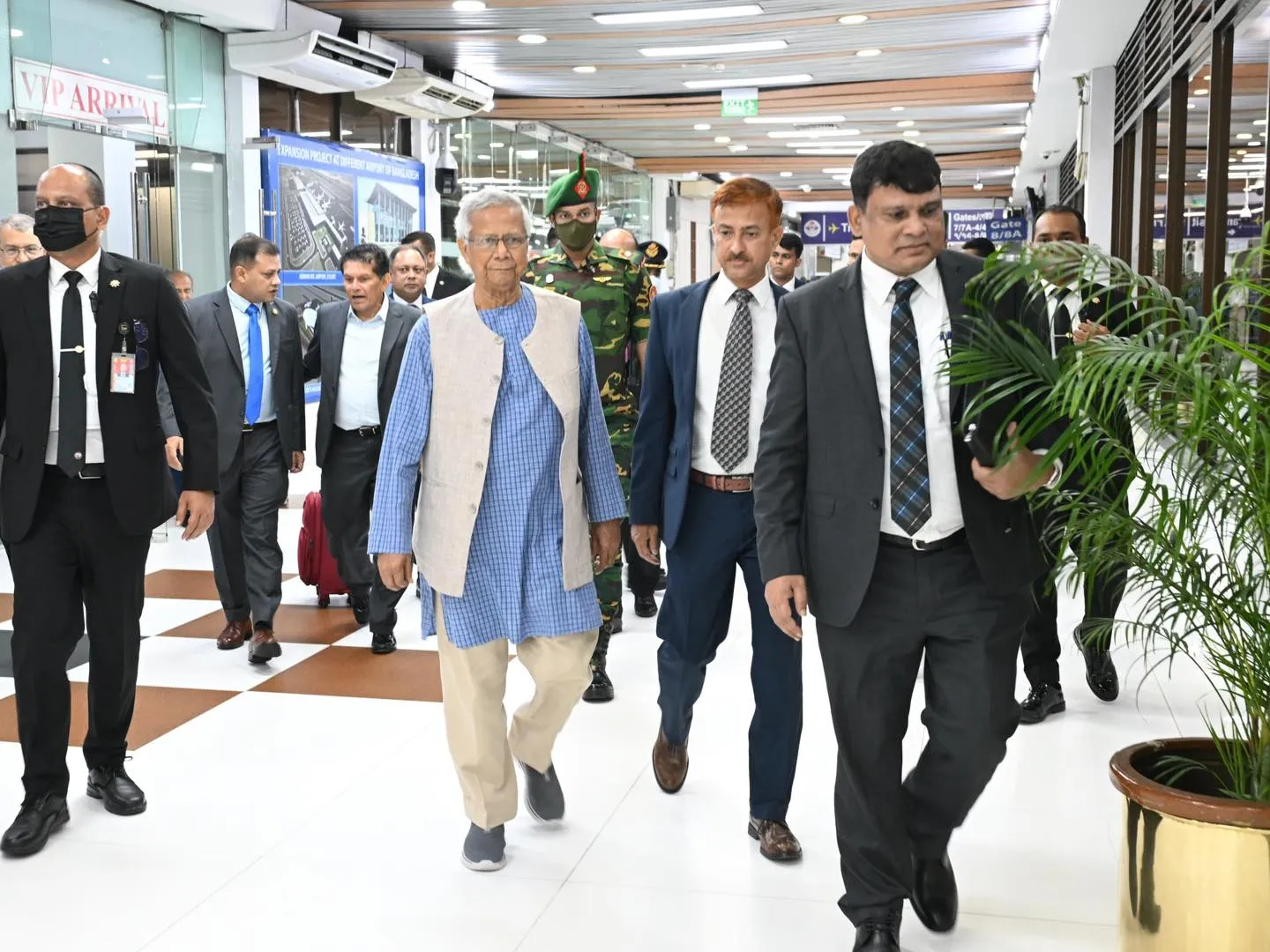 জাতিসংঘ সাধারণ পরিষদে অধিবেশনে যোগ দিতে ঢাকা ত্যাগ করলেন ড.ইউনূস