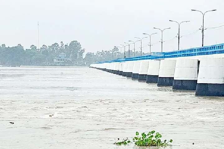 তিস্তায় পানি বেড়ে বিপৎসীমা ছুঁই ছুঁই