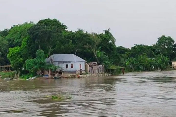 পদ্মার পানি বিপৎসীমার ১০ সেন্টিমিটার ওপরে