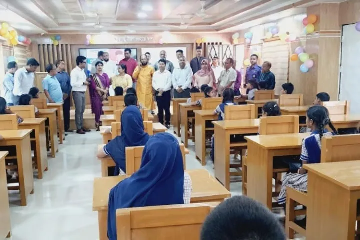 লক্ষ্মীপুরে চালু হলো প্রথম ‘স্মার্ট ক্লাসরুম’